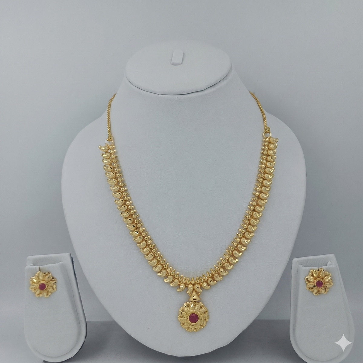 DIVYORO GOLD PENDANT SET