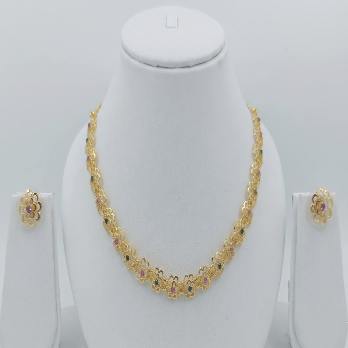 DIVYORO GOLD FLORAL CHOKER