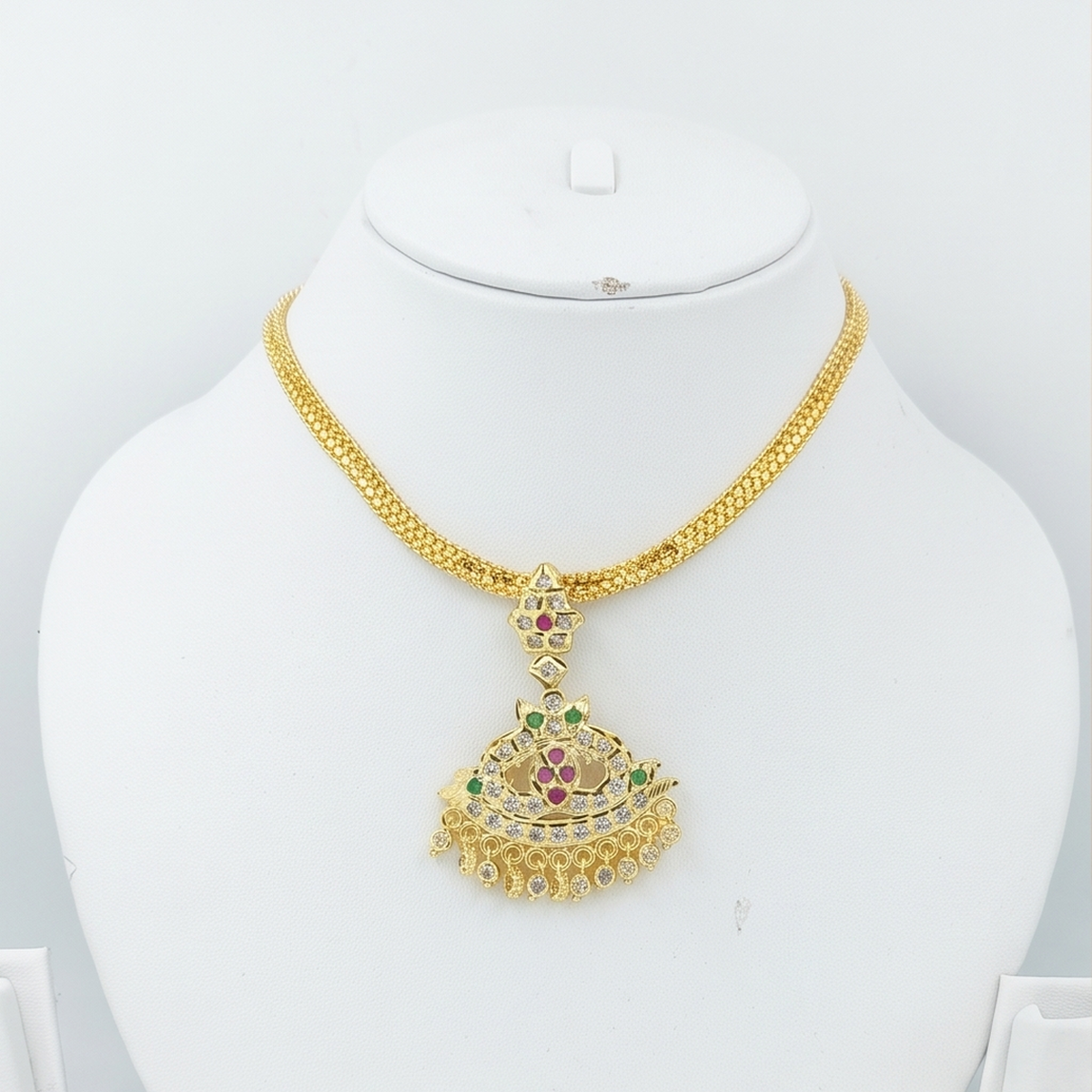 DIVYORO FESTIVE PENDANT NECKLACE
