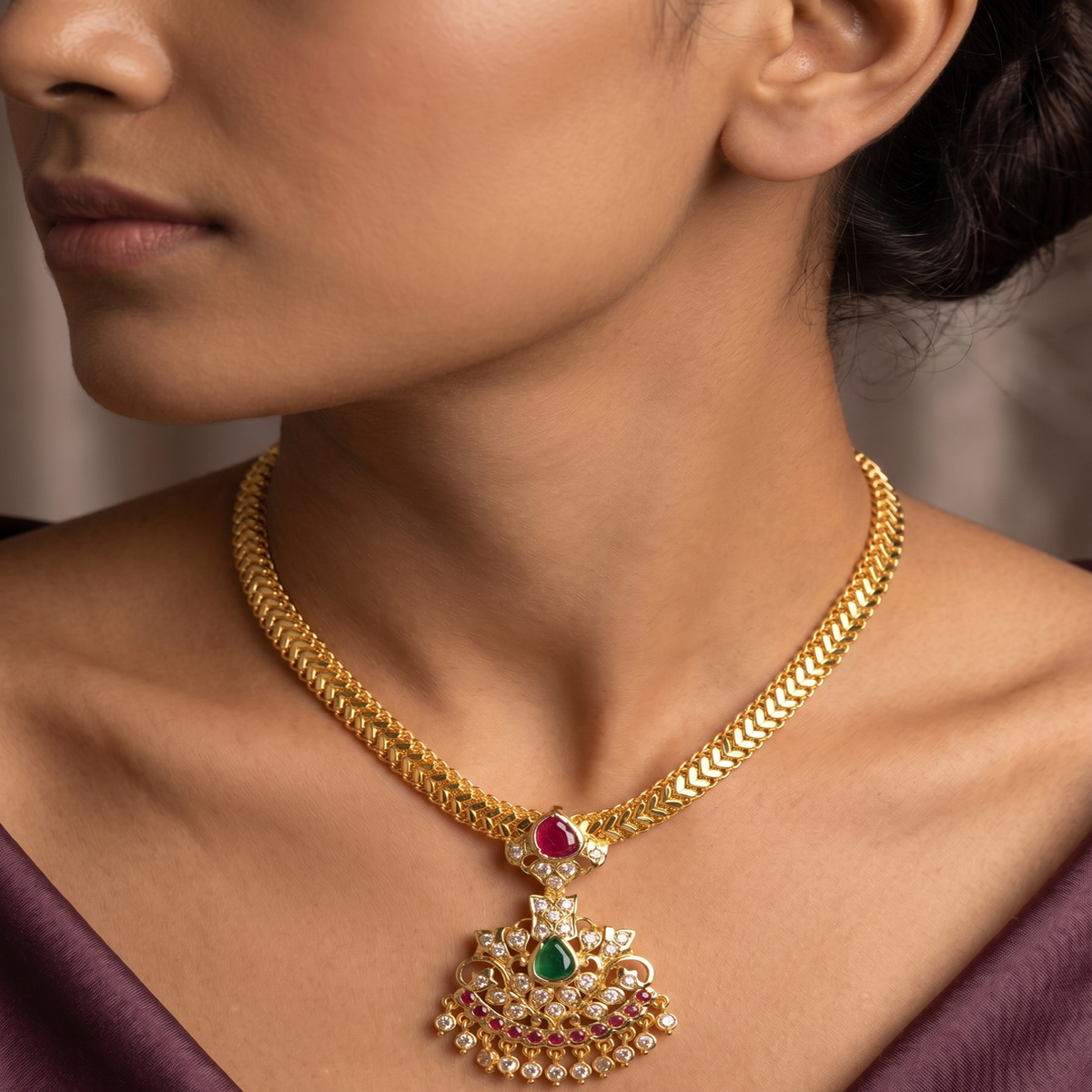 DIVYORO TRADITIONAL PENDANT NECKLACE