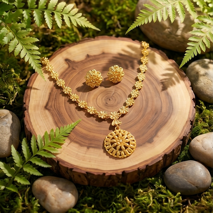 DIVYORO GOLD WHEEL NECKLACE