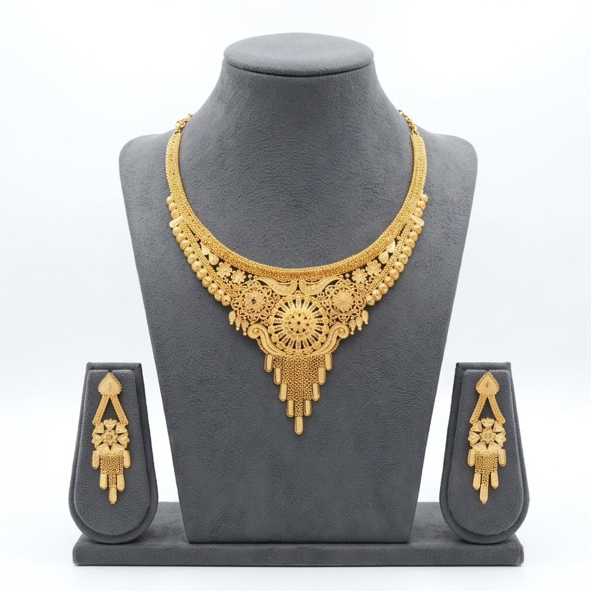 DIVYORO GOLD CLEOPATRA CHOKER