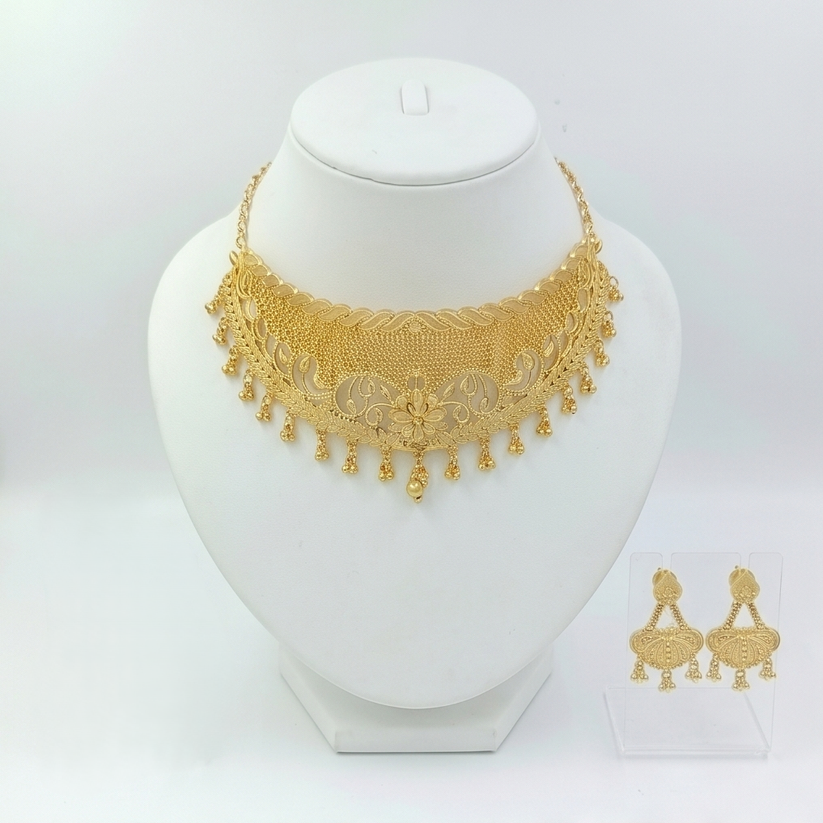 DIVYORO GOLD FLORAL CHOKER