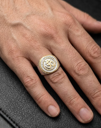 DIVYORO TWO-TONE OM SIGNET RING WITH TEXTURED BORDER