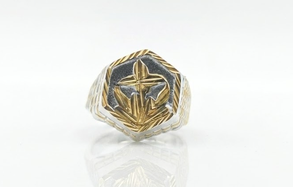 DIVYORO HEXAGONAL FLORAL-RELIEF SIGNET RING