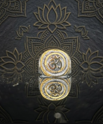 DIVYORO TWO-TONE OM SIGNET RING WITH TEXTURED BORDER