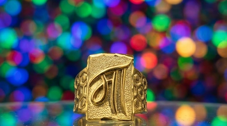 DIVYORO THE "MAA" HONEYCOMB SIGNET RING