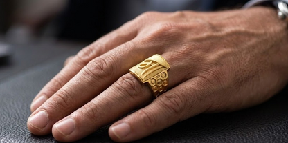 DIVYORO THE "MAA" HONEYCOMB SIGNET RING