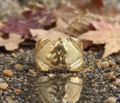 DIVYORO THE TEXTURED EYE-FRAME OM RING