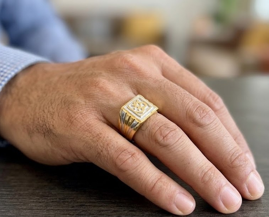 DIVYORO TWO-TONE OM TEXTURED SIGNET RING