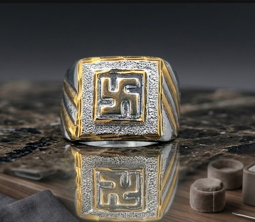 DIVYORO TWO-TONE SQUARE SWASTIKA SIGNET RING