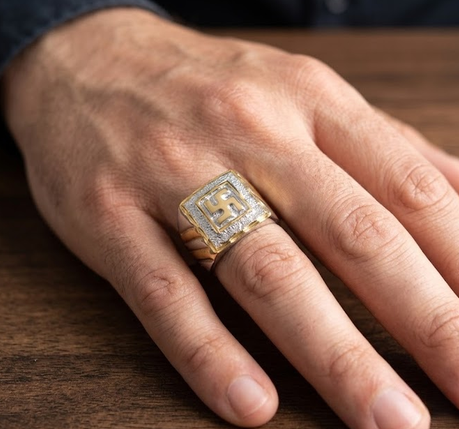 DIVYORO TWO-TONE SQUARE SWASTIKA SIGNET RING
