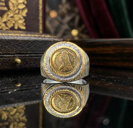 DIVYORO TWO-TONE SOVEREIGN COIN SIGNET RING