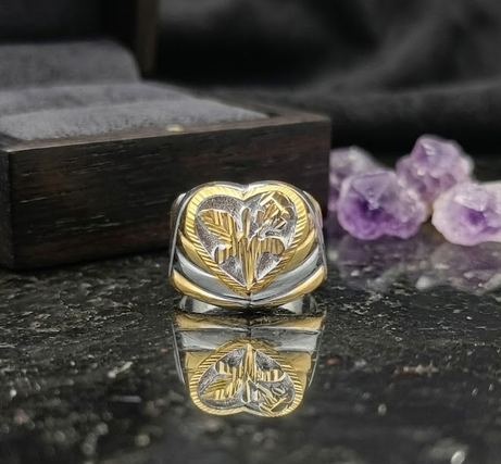 DIVYORO TWO-TONE RADIANT HEART FLORAL SIGNET