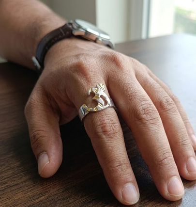 DIVYORO TWO-TONE SCULPTED OPEN OM RING