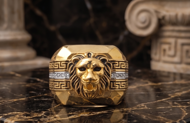 DIVYORO THE ROYAL LION GREEK-KEY SIGNET RING