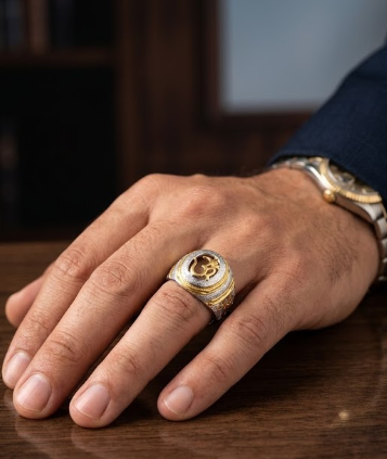 DIVYORO TEXTURED ZEBRA/STALLION PROFILE RING