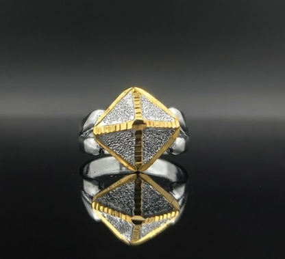 DIVYORO TWO-TONE PYRAMID / DIAMOND-FACET RING