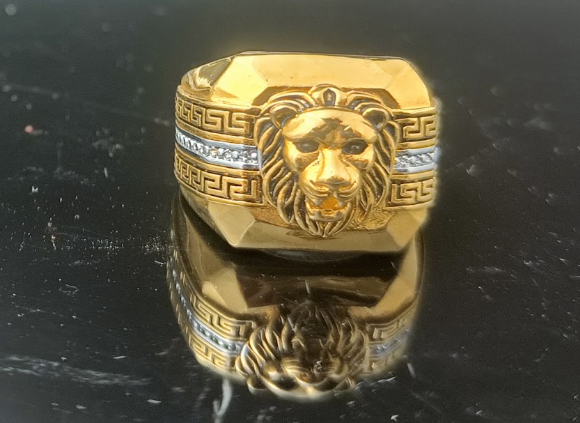 DIVYORO THE ROYAL LION GREEK-KEY SIGNET RING