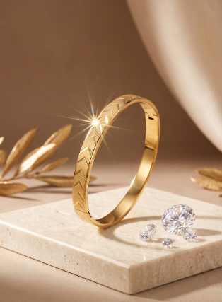 DIVYORO ARROWHEAD CHEVRON SHIMMER HINGED KADA