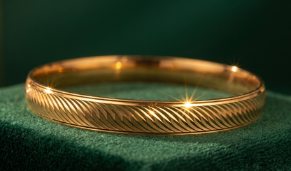 DIVYORO DIAGONAL SWIRL-CUT GOLD KADA