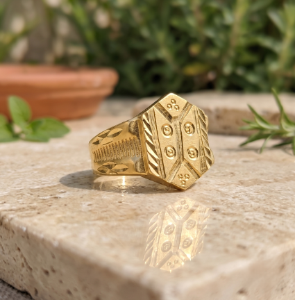 DIVYORO GOLD HEXAGONAL CHEVRON & DOT ENGRAVED RINGS