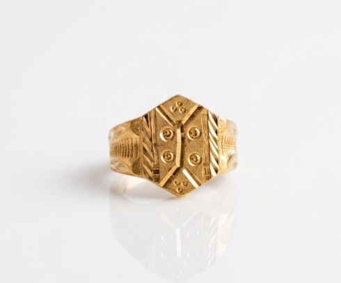 DIVYORO GOLD HEXAGONAL CHEVRON & DOT ENGRAVED RINGS