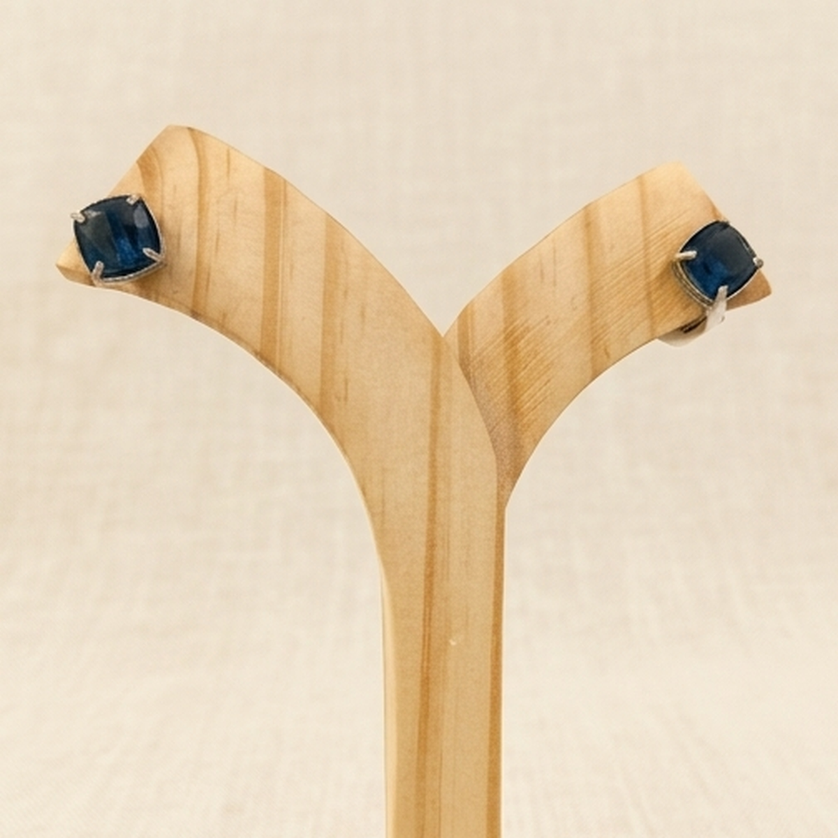 DIVYORO DEEP BLUE CUSHION STUDS