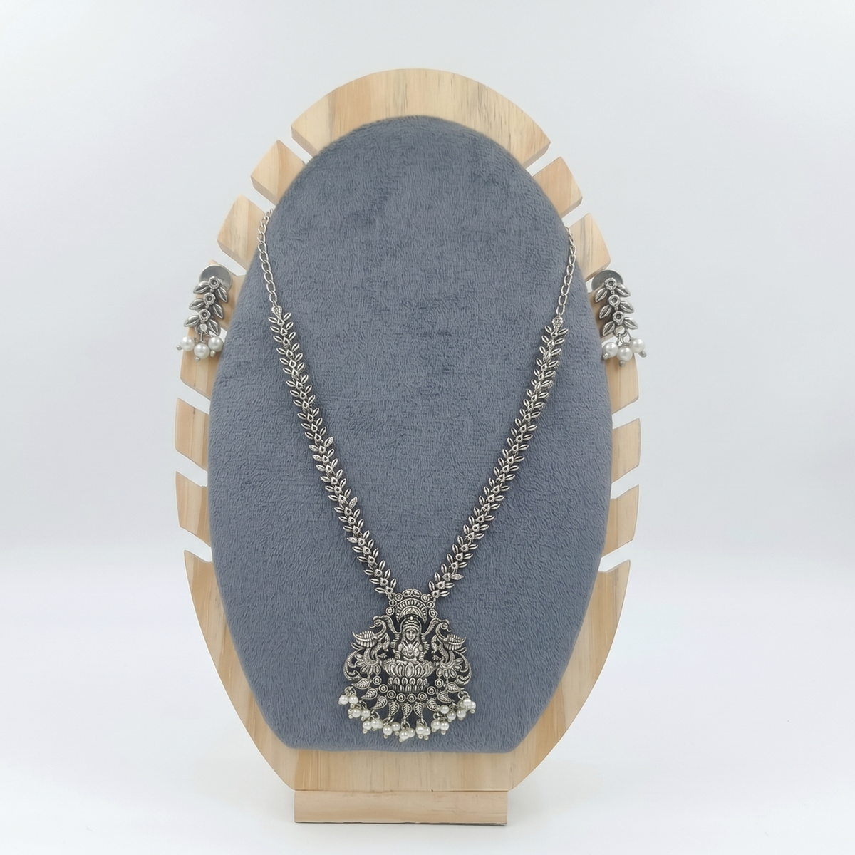 DIVYORO TRADITIONAL GODDESS EMBLEM LONG NECKLACE SET