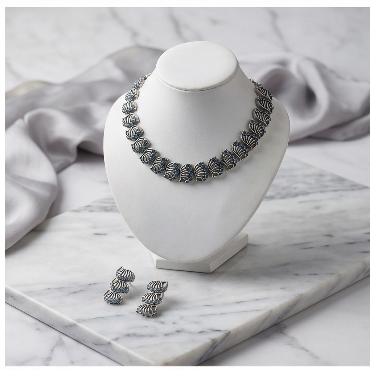 DIVYORO OXIDIZED SILVER SHELL-MOTIF BLUE STONE NECKLACE SET