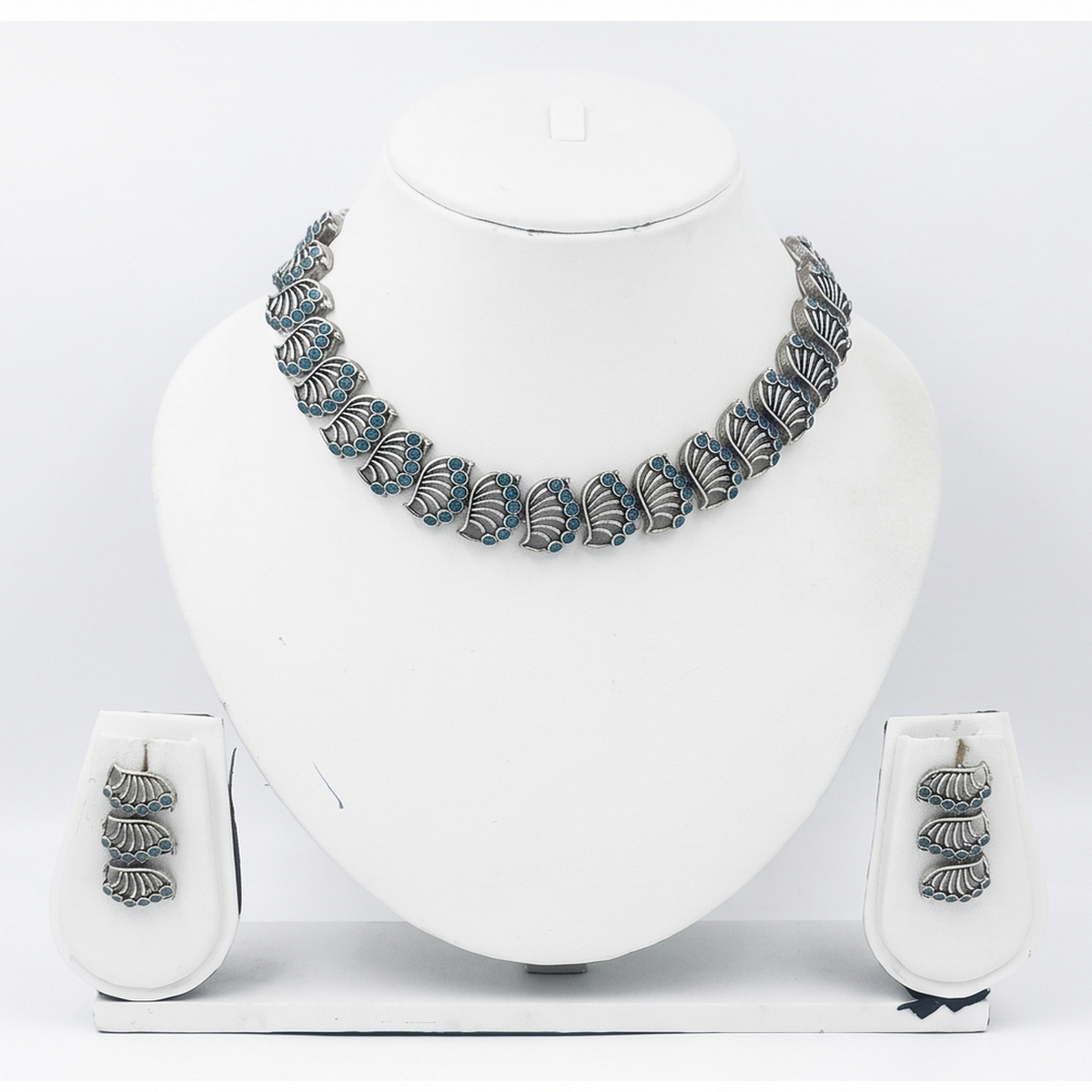 DIVYORO OXIDIZED SILVER SHELL-MOTIF BLUE STONE NECKLACE SET