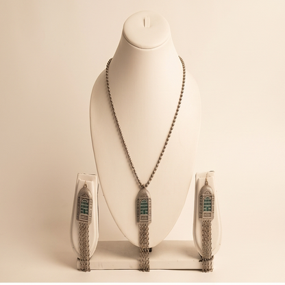 DIVYORO HERITAGE LATTICE PENDANT NECKLACE SET WITH HANGING CHAINS