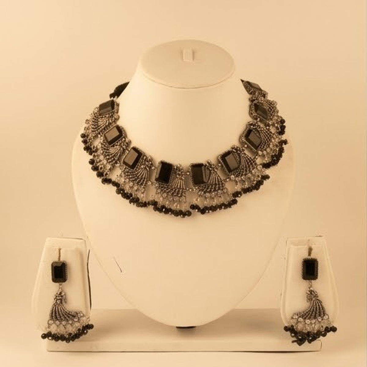 DIVYORO GEOMETRIC BLACK STONE LAYERED CHOKER SET