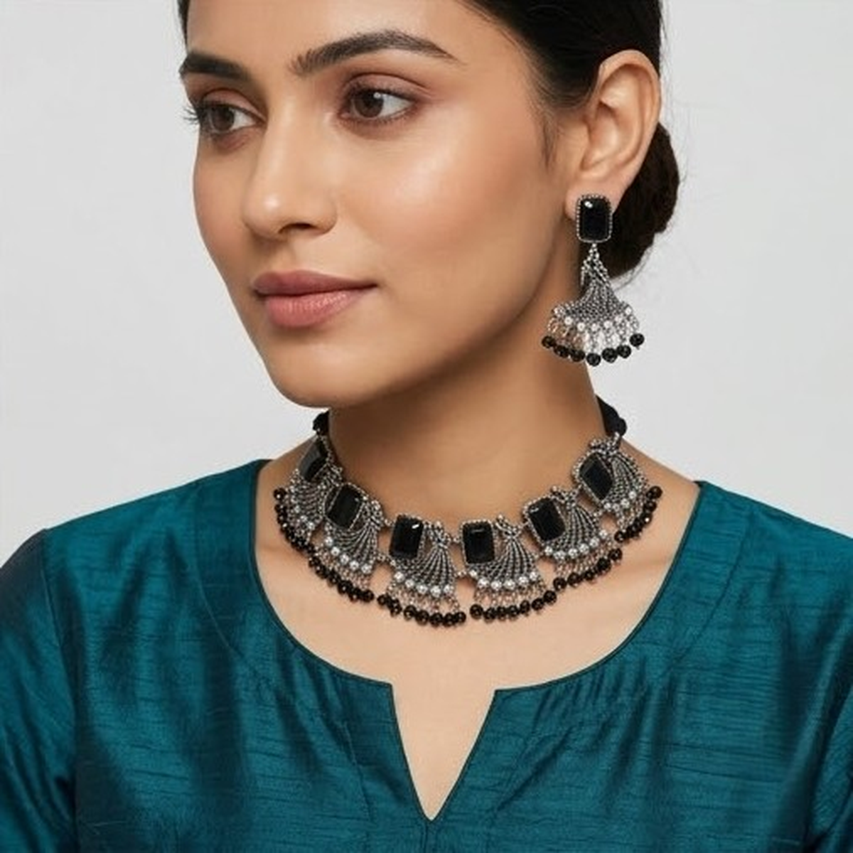 DIVYORO GEOMETRIC BLACK STONE LAYERED CHOKER SET