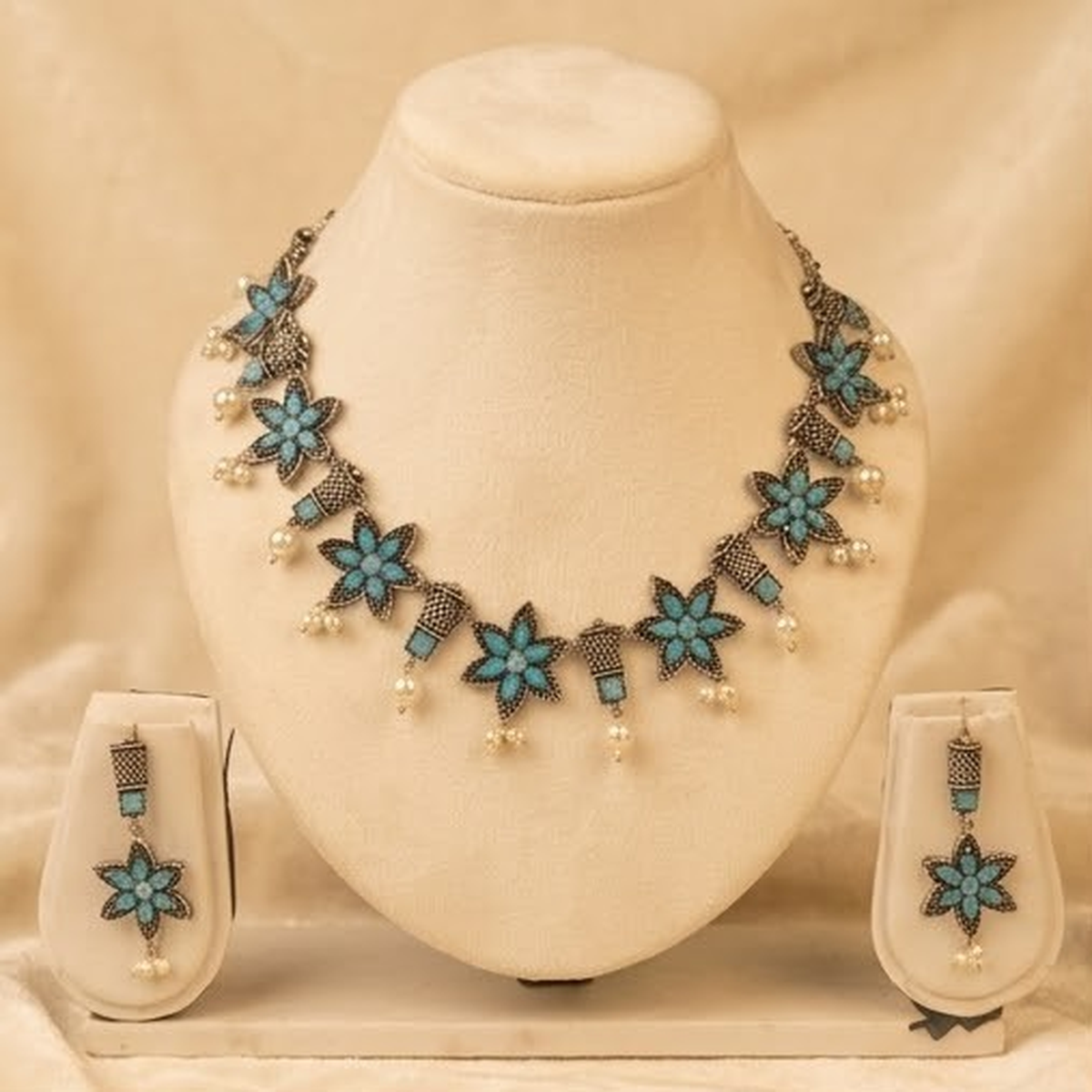 DIVYORO FLORAL BLUE STONE STATEMENT CHOKER SET