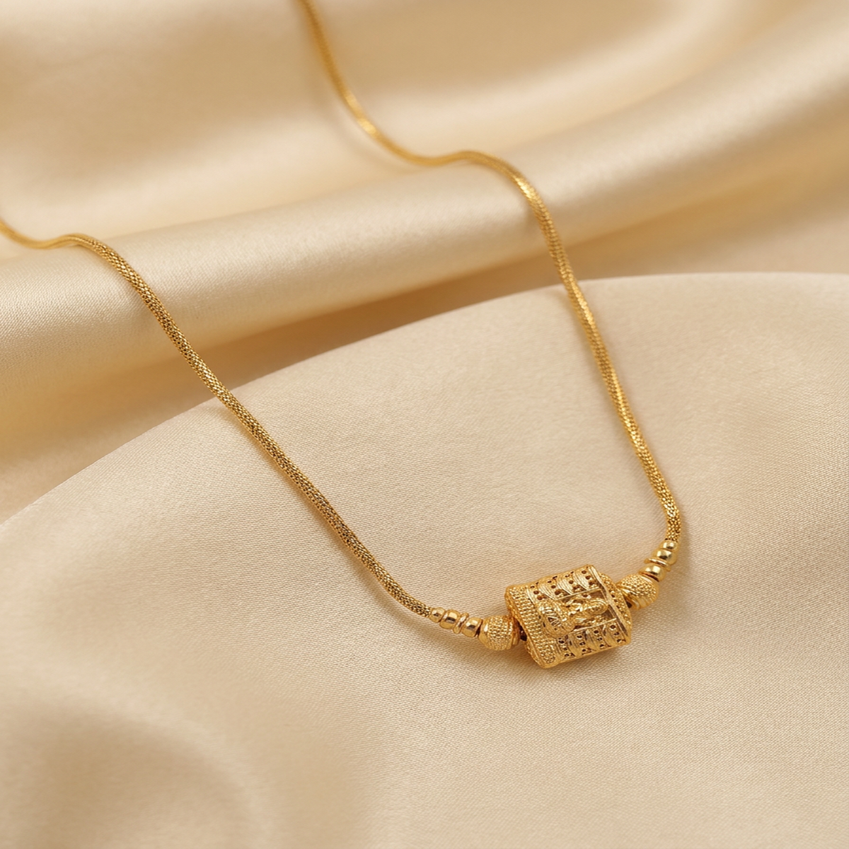DIVYORO GOLD CYLINDER PENDANT CHAIN