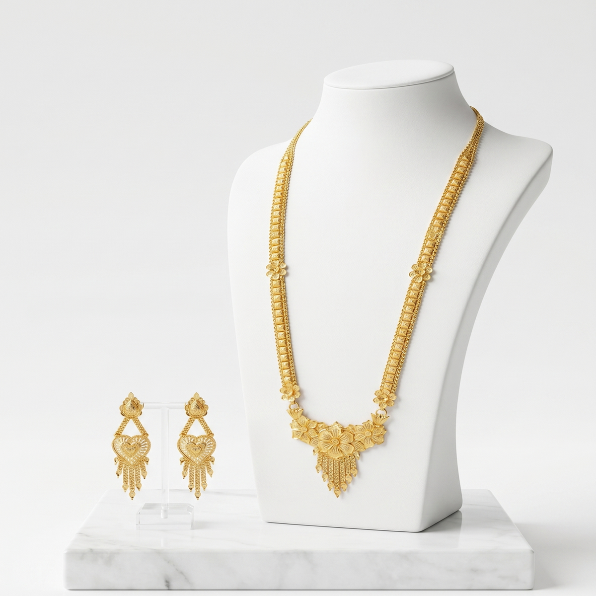 DIVYORO BLOSSOMING GOLD NECKLACE SET