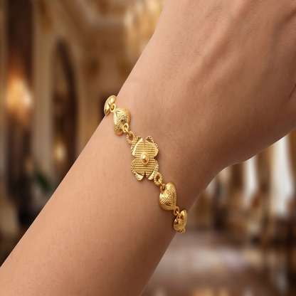 DIVYORO GOLD CLOVER HEART BRACELET