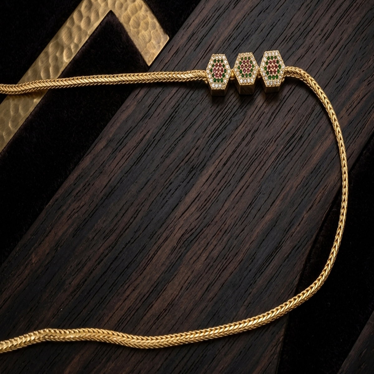 DIVYORO TRIO HEXAGON CLUSTER CHAIN