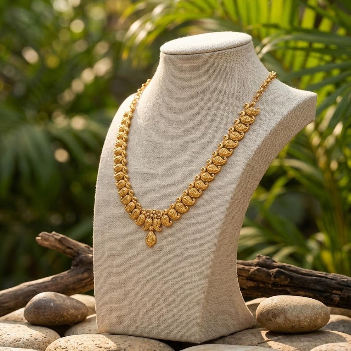 DIVYORO TRADITIONAL GOLD PAISLEY MOTIF NECKLACE