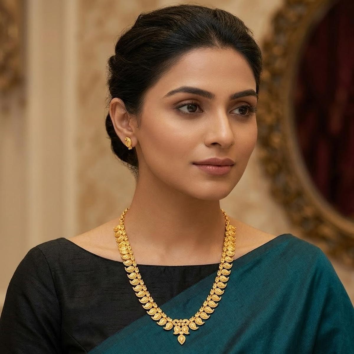 DIVYORO TRADITIONAL GOLD PAISLEY MOTIF NECKLACE