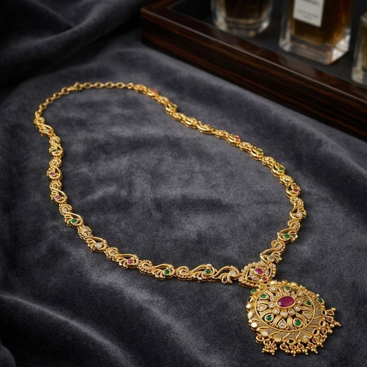 DIVYORO TRADITIONAL GOLD MEDALLION HARAM