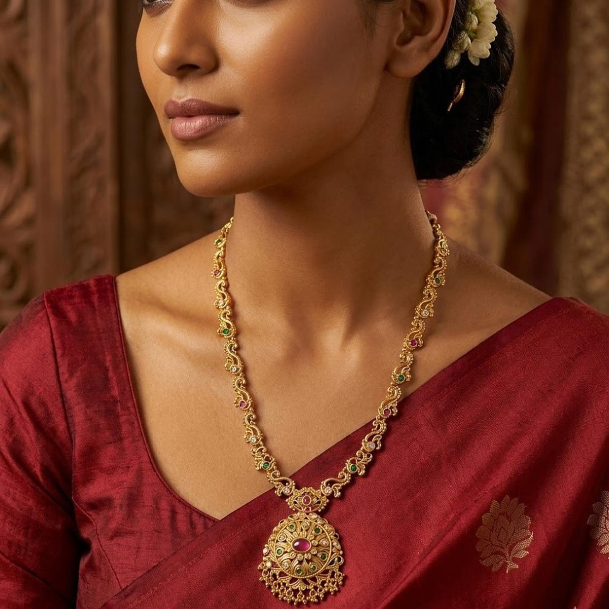 DIVYORO TRADITIONAL GOLD MEDALLION HARAM
