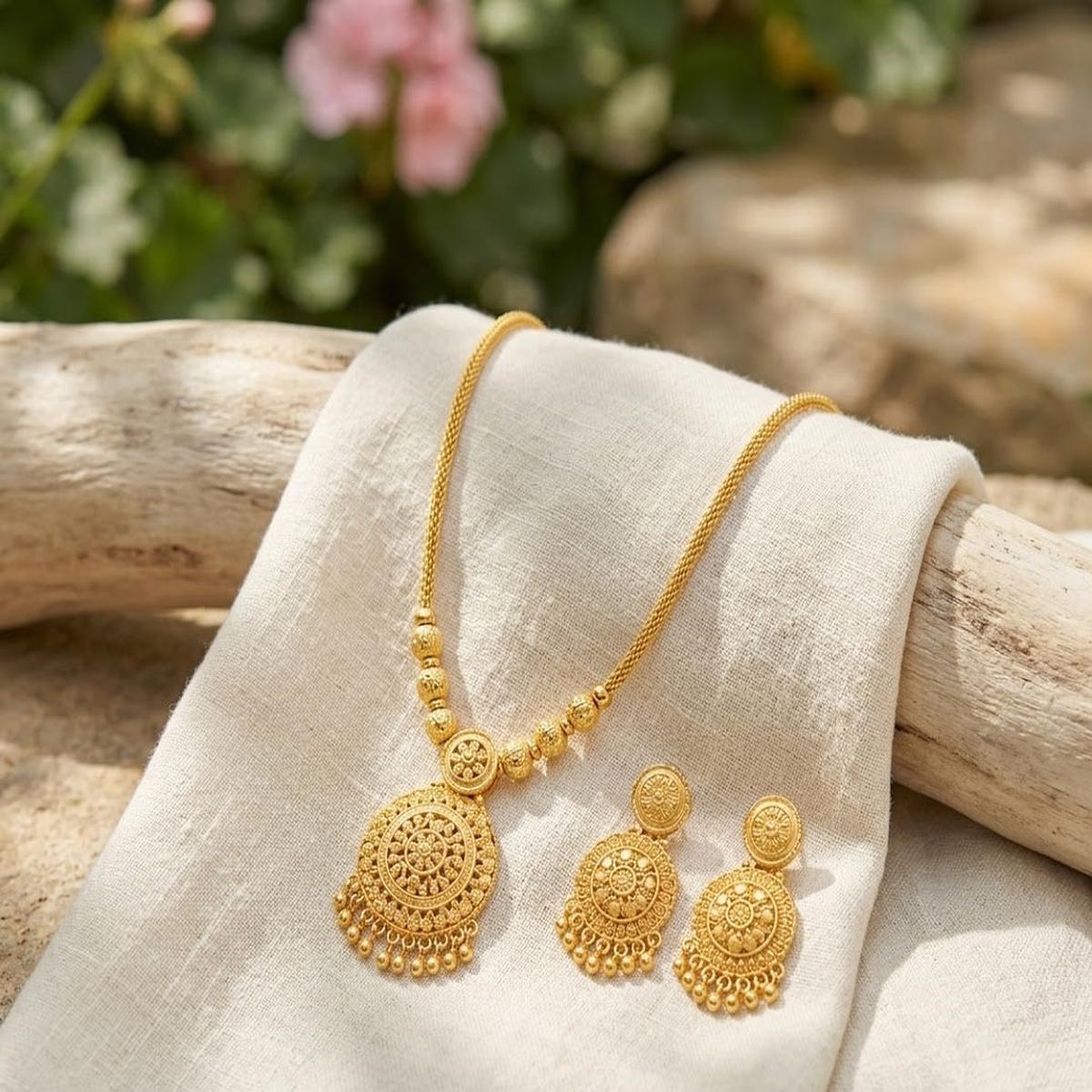 DIVYORO FILIGREE MEDALLION PENDANT SET