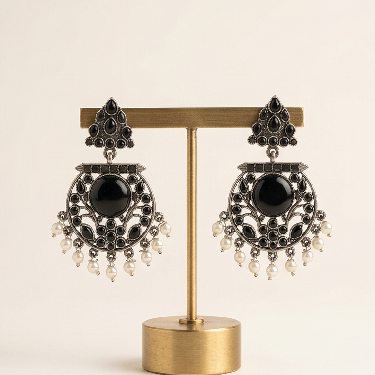 DIVYORO ONYX TRIANGULAR PEARL CHANDBALIS