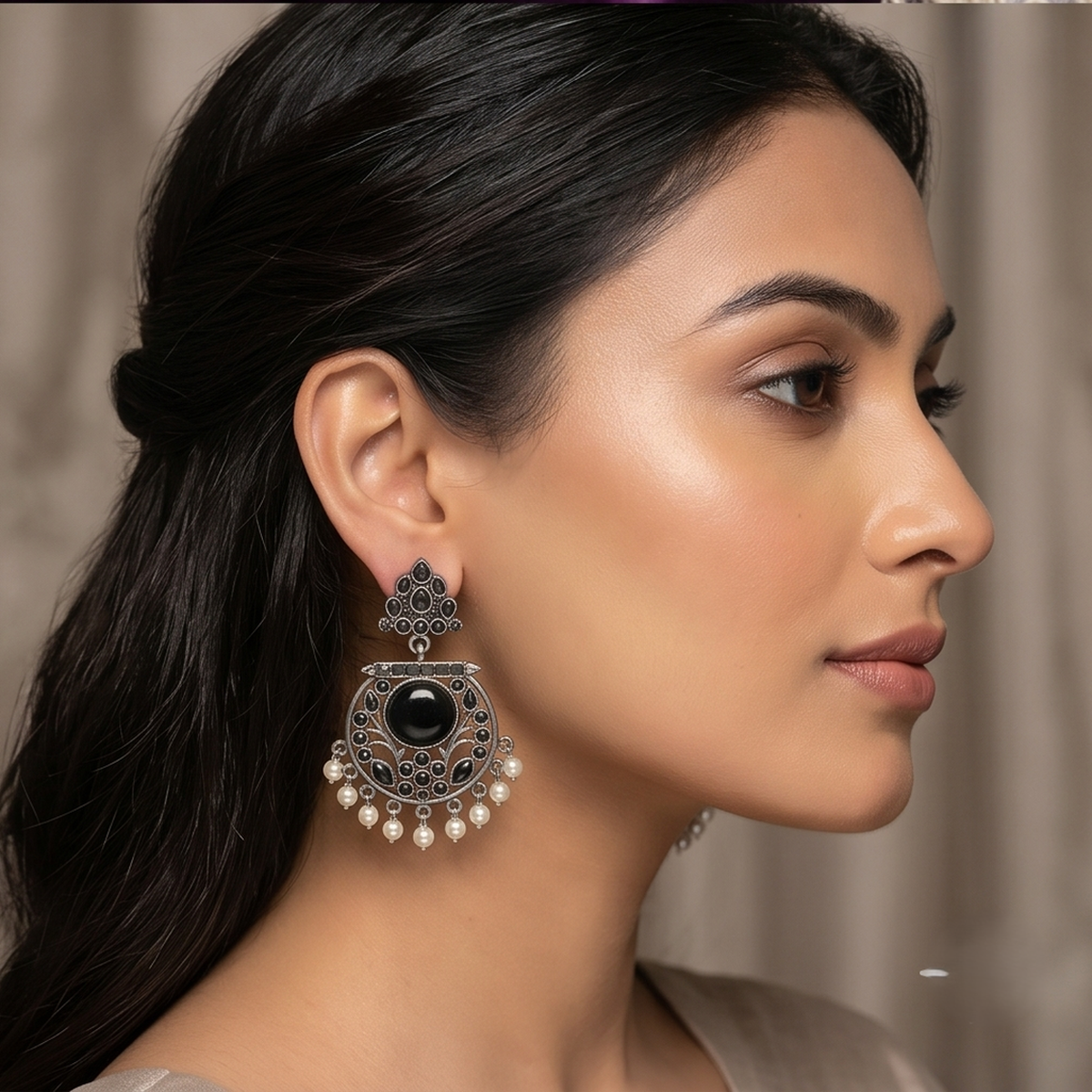 DIVYORO ONYX TRIANGULAR PEARL CHANDBALIS