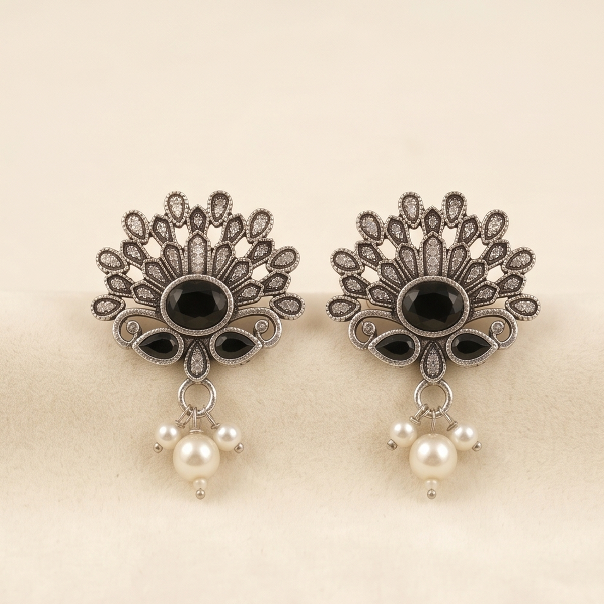 DIVYORO BLACK PEACOCK PEARL DROP