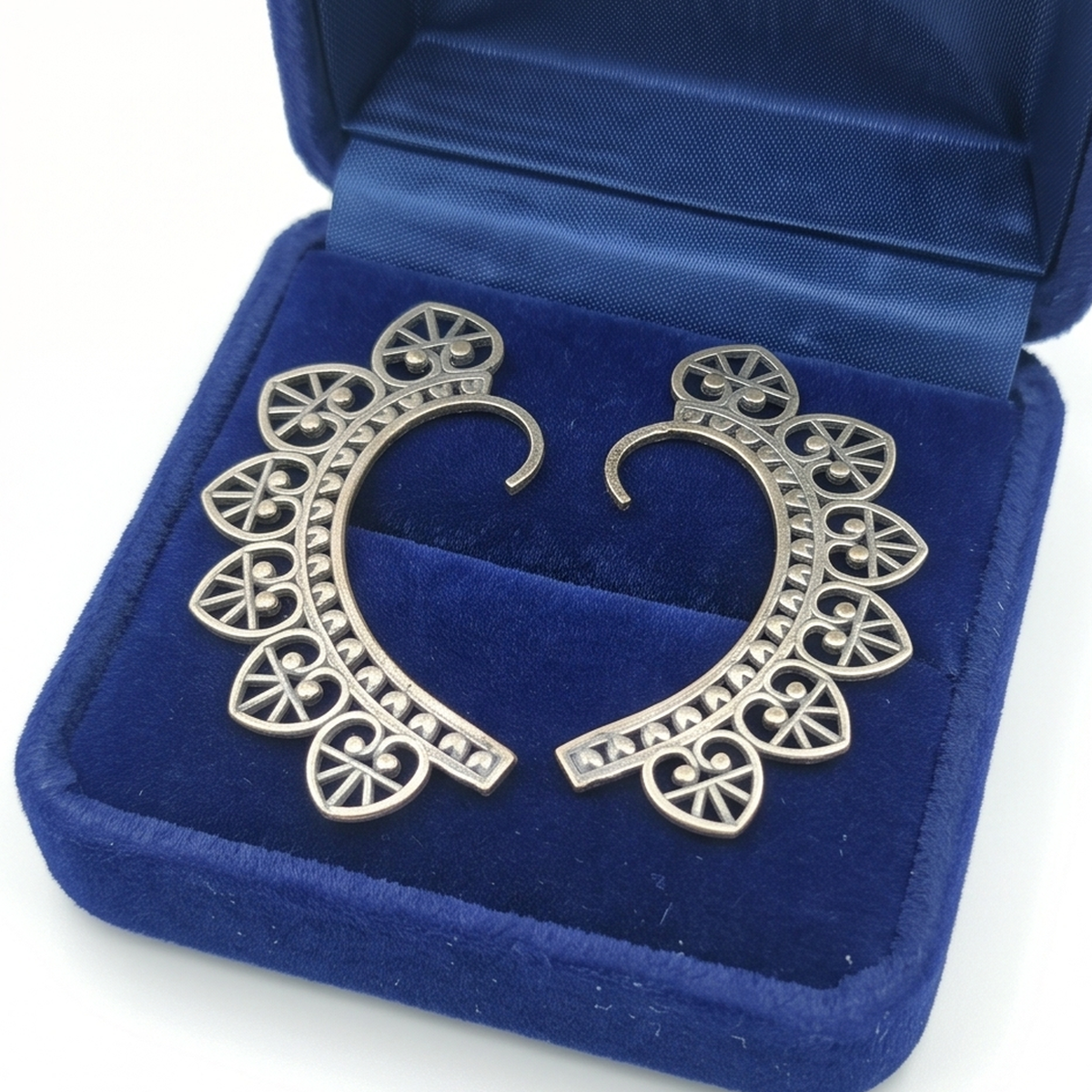 DIVYORO ANTIQUE OXIDIZED SILVER-TONED FLORAL HEART EAR CUFFS