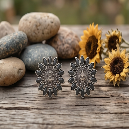 DIVYORO BLACK ONYX STUDS