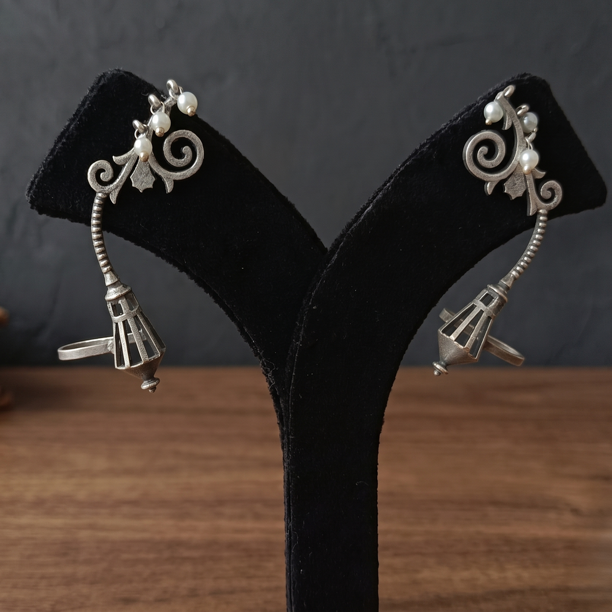 DIVYORO ANTIQUE SILVER-TONED STREET LAMP PEARL DANGLING EAR CUFFS